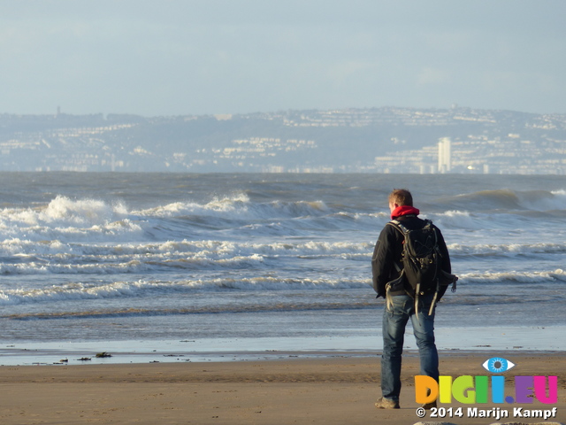 FZ009926 Pepijn at Restbay beach, Porthcawl